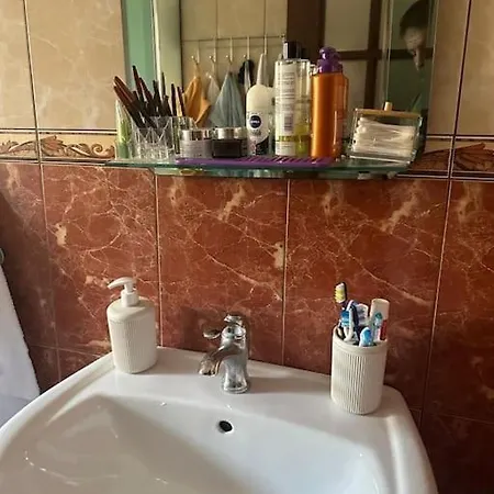 Tek Luani *